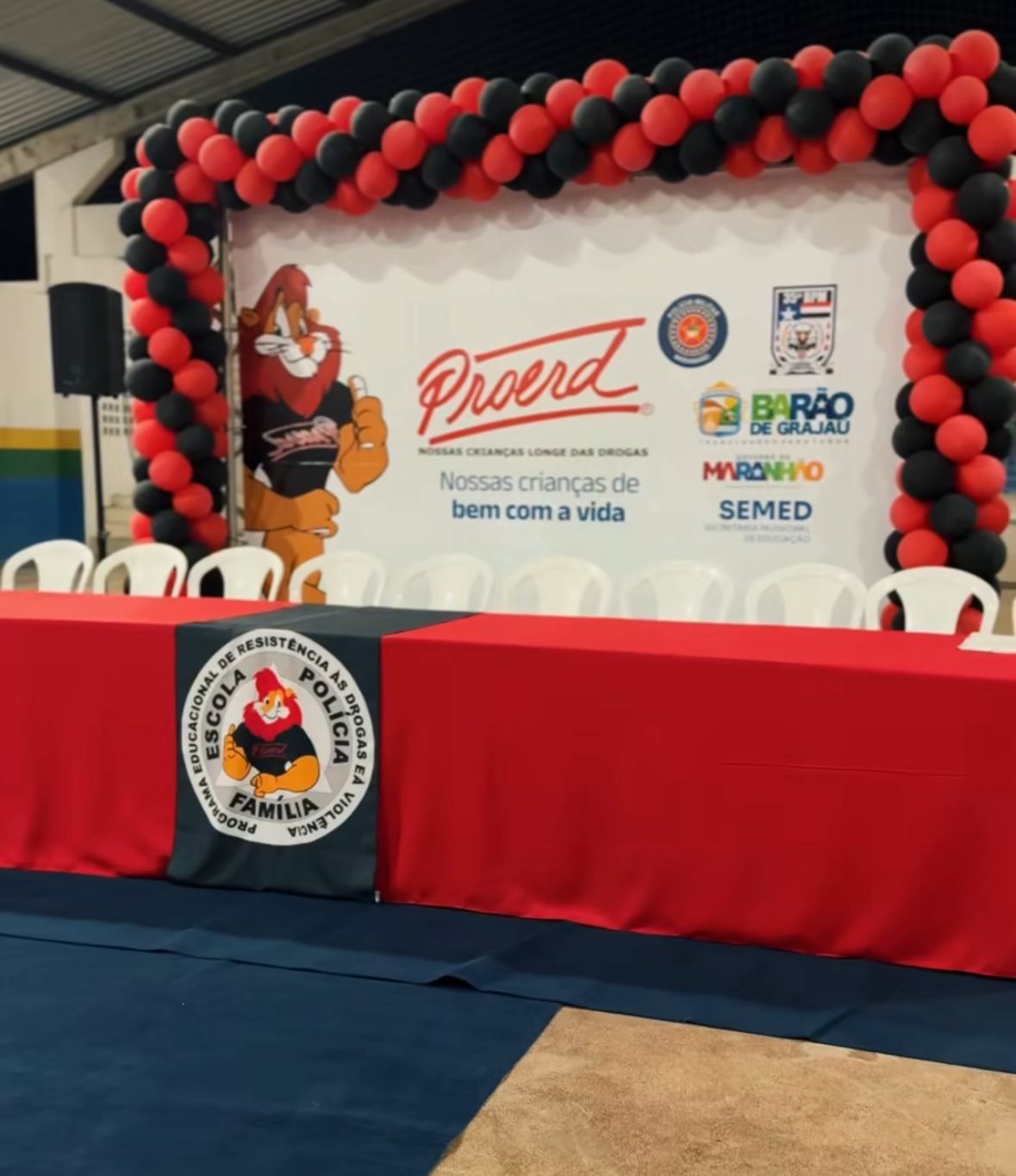 Alunos celebram a formatura do PROERD em Barão de Grajaú